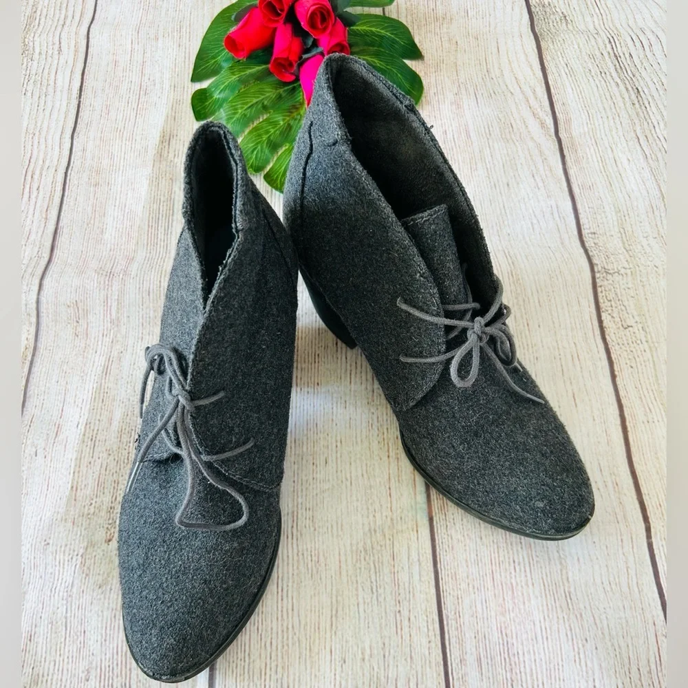 Blowfish Malibu Women’s Grey Felt Lace Up Heeled Ankle Boots Size 8.5